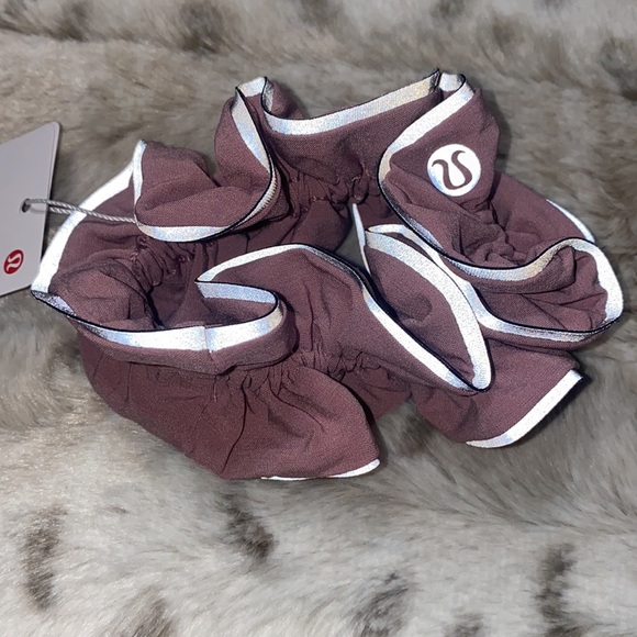 NWT LULULEMON Light Locks Scrunchie - Picture 2 of 16